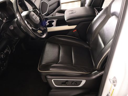 Used 2019 RAM 1500 Laramie AWD/4WD image 12