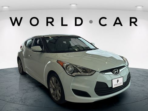 Used 2016 Hyundai Veloster FWD image 10