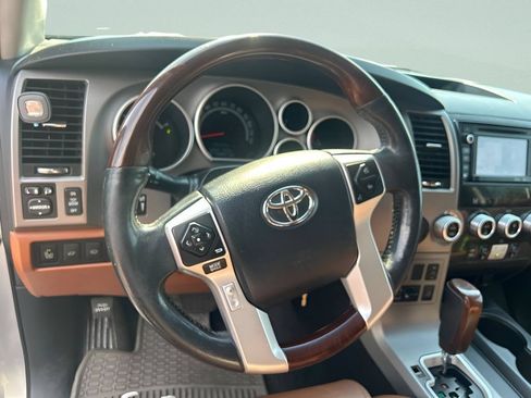 Used 2014 Toyota Sequoia Platinum RWD image 20