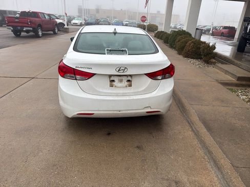 Used 2013 Hyundai Elantra GLS w/ Preferred Pkg image 6