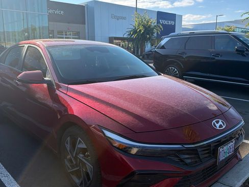 Used 2025 Hyundai Elantra Limited FWD image 4