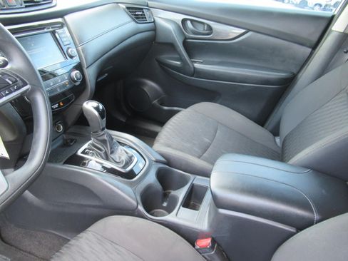 Used 2020 Nissan Rogue S FWD image 16
