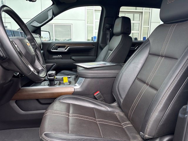 Used 2025 Chevrolet Silverado 1500 High Country w/ High Country Premium Package AWD/4WD image 11