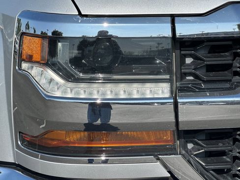 Used 2018 Chevrolet Silverado 1500 LT w/ All Star Edition image 10