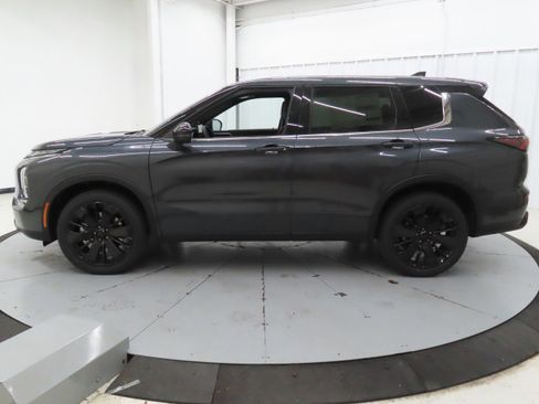 New 2026 Mitsubishi Outlander LE FWD image 6