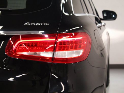 Used 2018 Mercedes-Benz GLC 300 4MATIC image 12