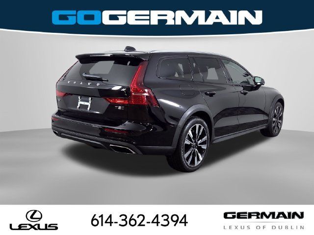 Used 2020 Volvo V60 T5 Cross Country AWD/4WD image 9