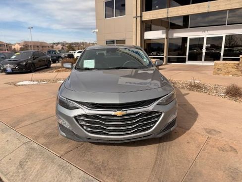Used 2025 Chevrolet Malibu LT FWD image 2