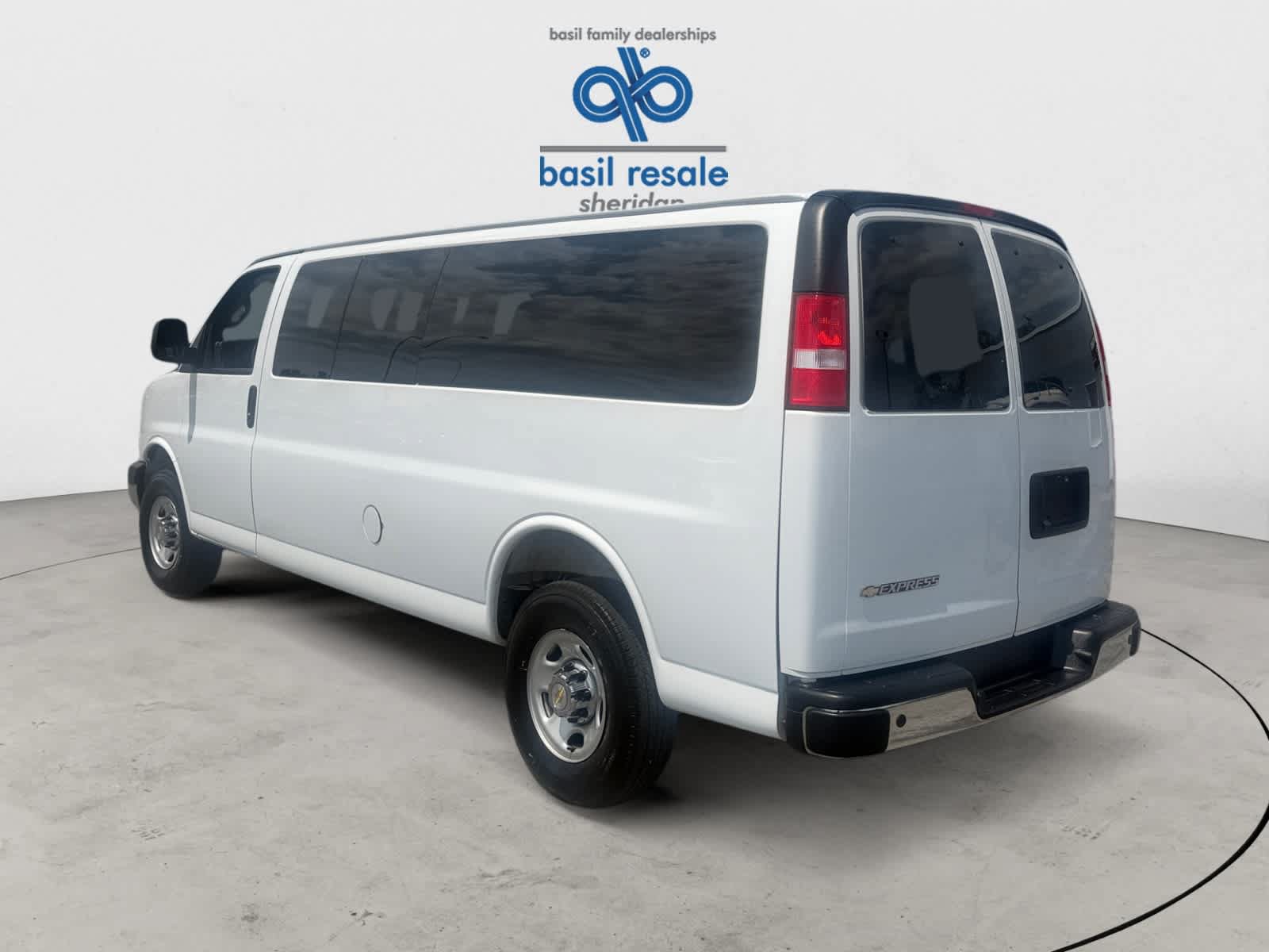 Used 2025 Chevrolet Express 3500 LT w/ LT Preferred Equipment Group RWD image 4