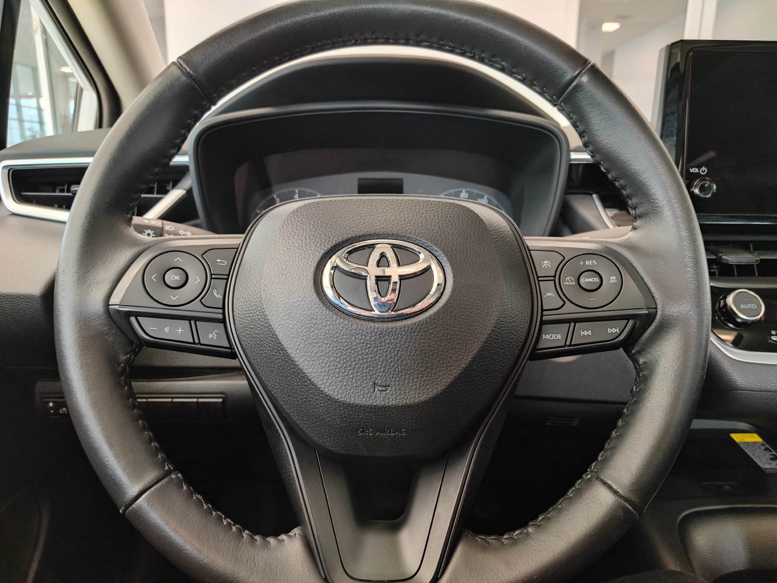 Used 2024 Toyota Corolla LE w/ LE Premium Package FWD image 19