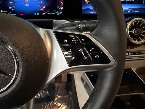 Used 2025 Mercedes-Benz GLB 250 GLB 250 image 28