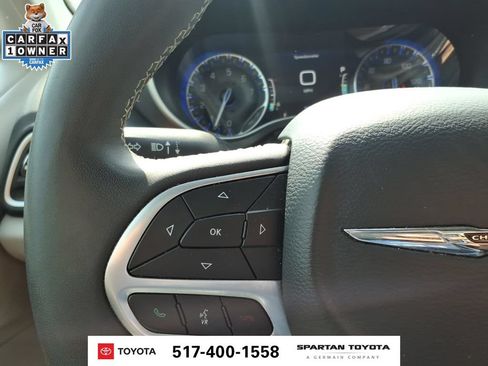 Used 2024 Chrysler Pacifica Touring-L FWD image 17