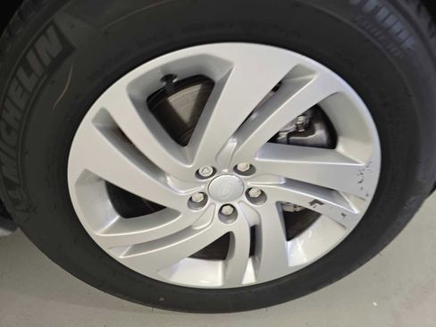 Certified 2025 Land Rover Discovery Sport S image 9