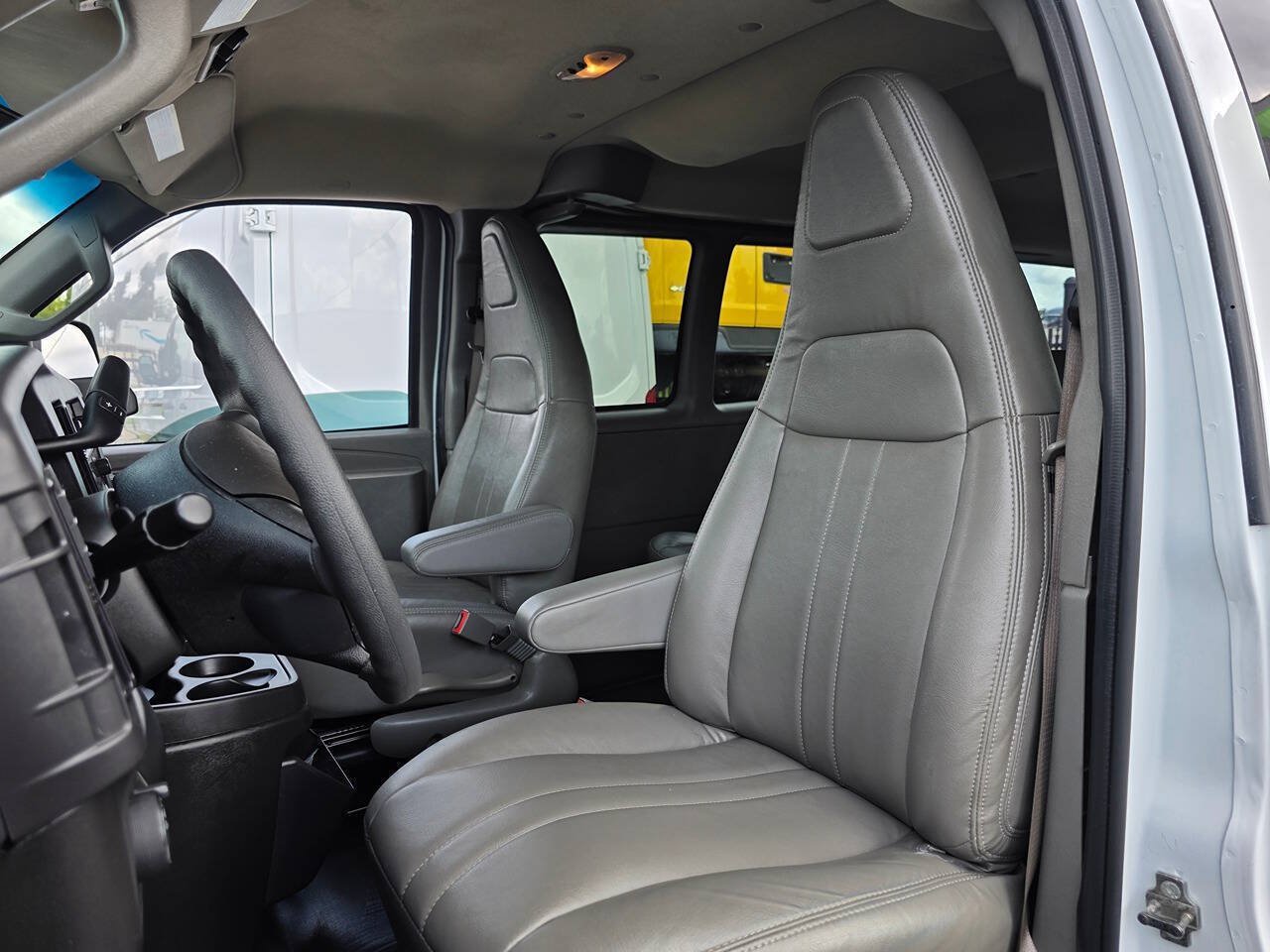 Used 2024 Chevrolet Express 3500 LS RWD image 10