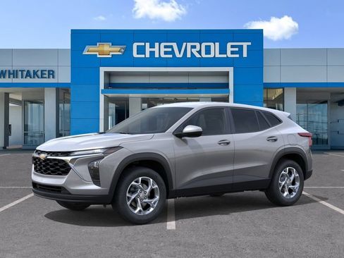 New 2026 Chevrolet Trax LS w/ LS Convenience Package FWD image 2