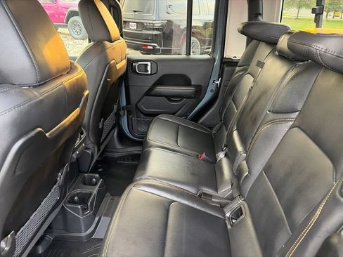 Certified 2025 Jeep Gladiator Sport AWD/4WD image 17