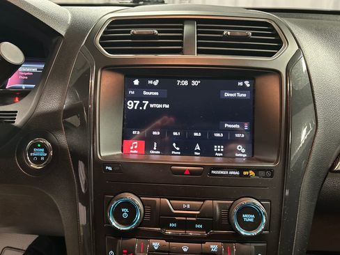 Used 2019 Ford Explorer XLT w/ Equipment Group 202A image 17