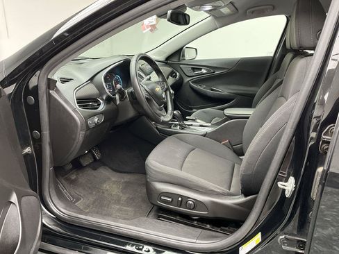 Used 2016 Chevrolet Malibu LT FWD image 3