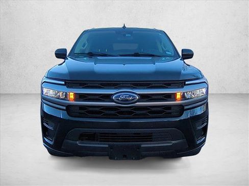 Used 2022 Ford Expedition XLT image 2