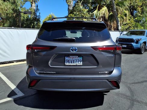 Certified 2024 Toyota Highlander Limited AWD/4WD image 7