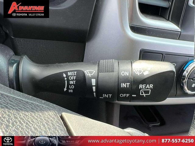 Used 2018 Toyota Highlander Plus AWD/4WD image 26