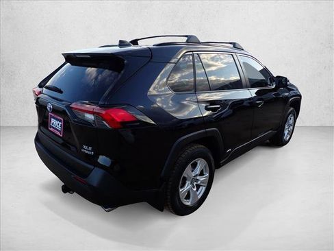 Used 2019 Toyota RAV4 XLE w/ Convenience Package AWD/4WD image 4