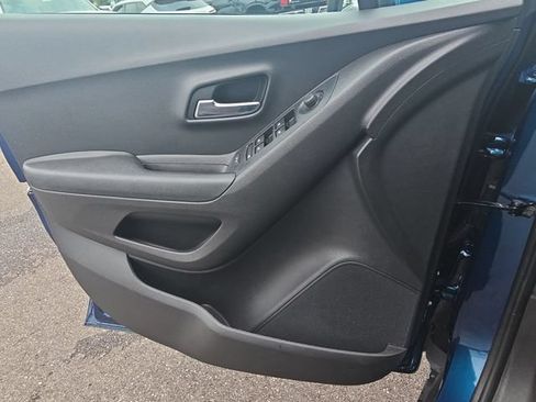 Used 2020 Chevrolet Trax LT w/ LT Convenience Package FWD image 24
