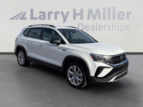 Used 2023 Volkswagen Taos S w/ Driver Assistance Package image 8