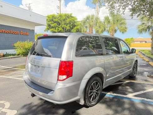 Used 2017 Dodge Grand Caravan SE FWD image 9