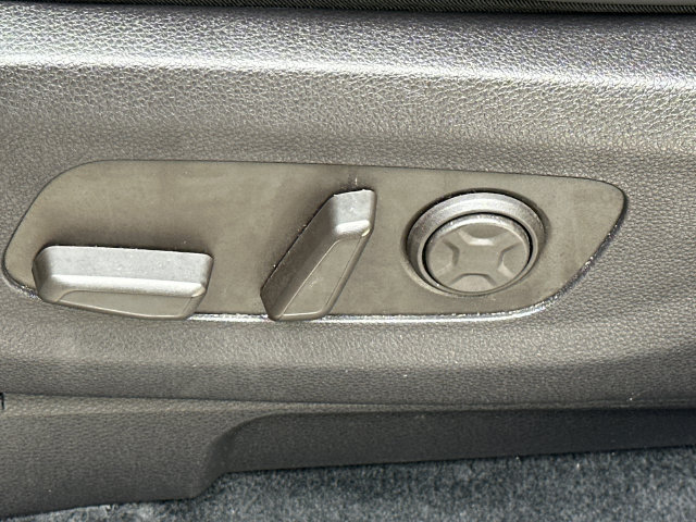Used 2026 Kia Carnival EX FWD image 36