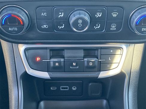 Used 2022 GMC Terrain SLE w/ Driver Convenience Package image 26