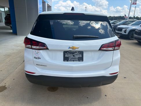 Used 2022 Chevrolet Equinox LS w/ LS Convenience Package FWD image 4