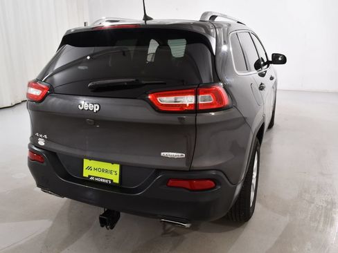 Used 2017 Jeep Cherokee Latitude AWD/4WD image 12