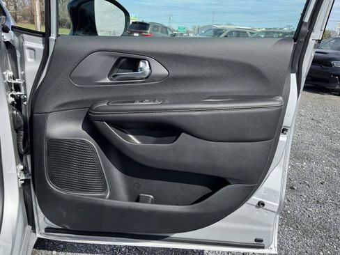 New 2026 Chrysler Pacifica Select w/ S Appearance Package AWD/4WD image 14