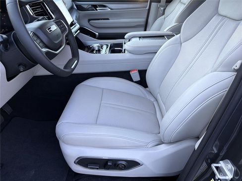 New 2026 Jeep Grand Wagoneer Limited AWD/4WD image 9