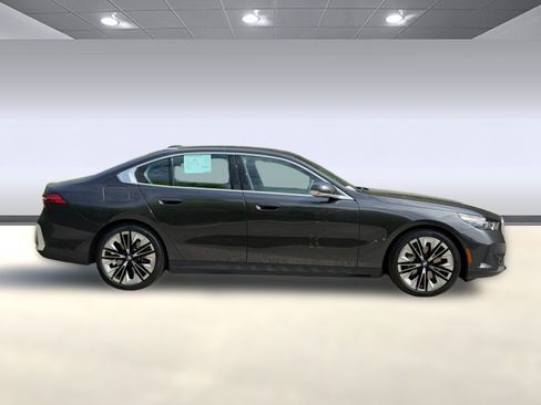 Certified 2026 BMW 540i xDrive AWD/4WD image 8