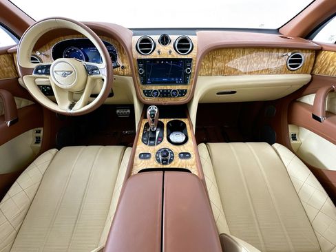 Certified 2017 Bentley Bentayga AWD/4WD image 4