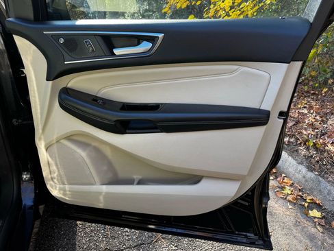 Used 2020 Ford Edge Titanium image 12