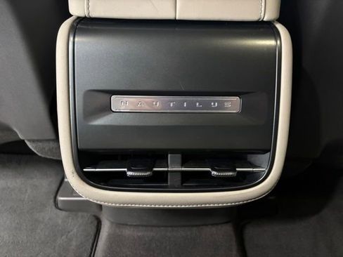Used 2024 Lincoln Nautilus Reserve AWD/4WD image 10