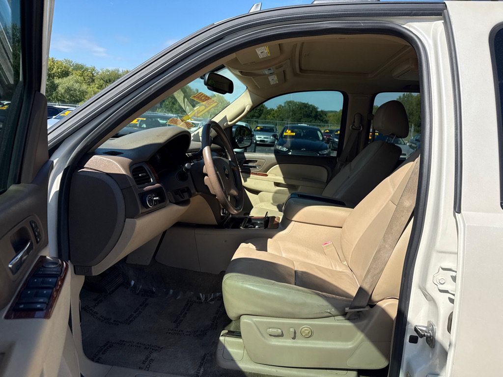 Used 2012 Chevrolet Avalanche LTZ RWD image 9