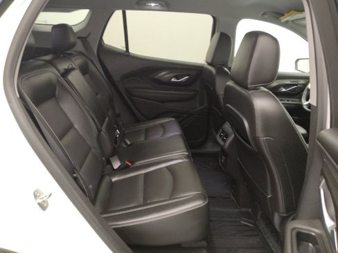 Used 2022 GMC Terrain SLT w/ LPO, Floor Liner Package image 19