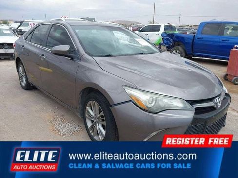 Used 2017 Toyota Camry SE image 1