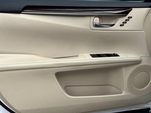 Used 2014 Lexus ES 350 w/ Luxury Package image 17