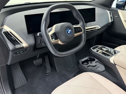 Used 2025 BMW iX xDrive50 AWD/4WD image 4