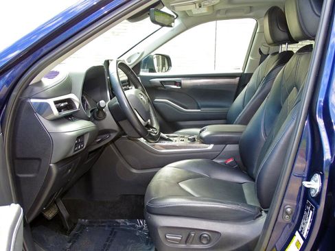 Used 2022 Toyota Highlander Platinum AWD/4WD image 11