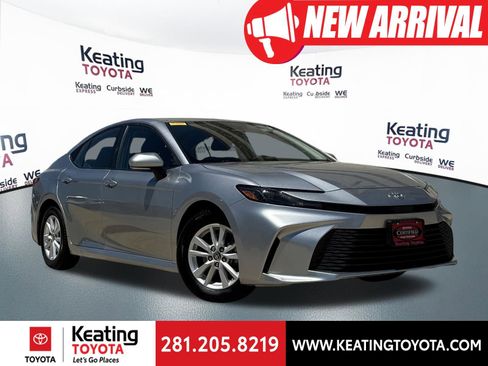 Certified 2025 Toyota Camry LE image 1