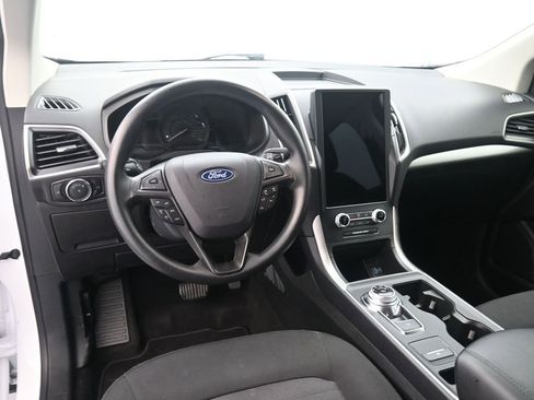 Used 2024 Ford Edge SE w/ Black Appearance Package image 13