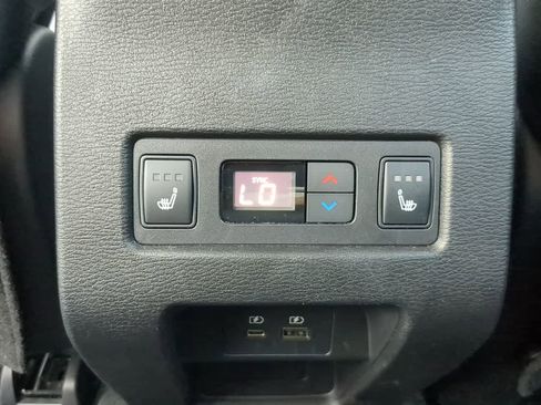 Used 2024 Mitsubishi Outlander SEL image 37