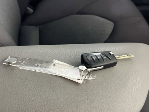 Used 2023 Toyota Camry LE image 32