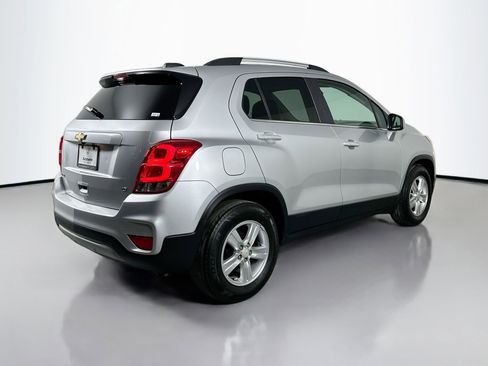 Used 2020 Chevrolet Trax LT w/ LT Convenience Package image 5